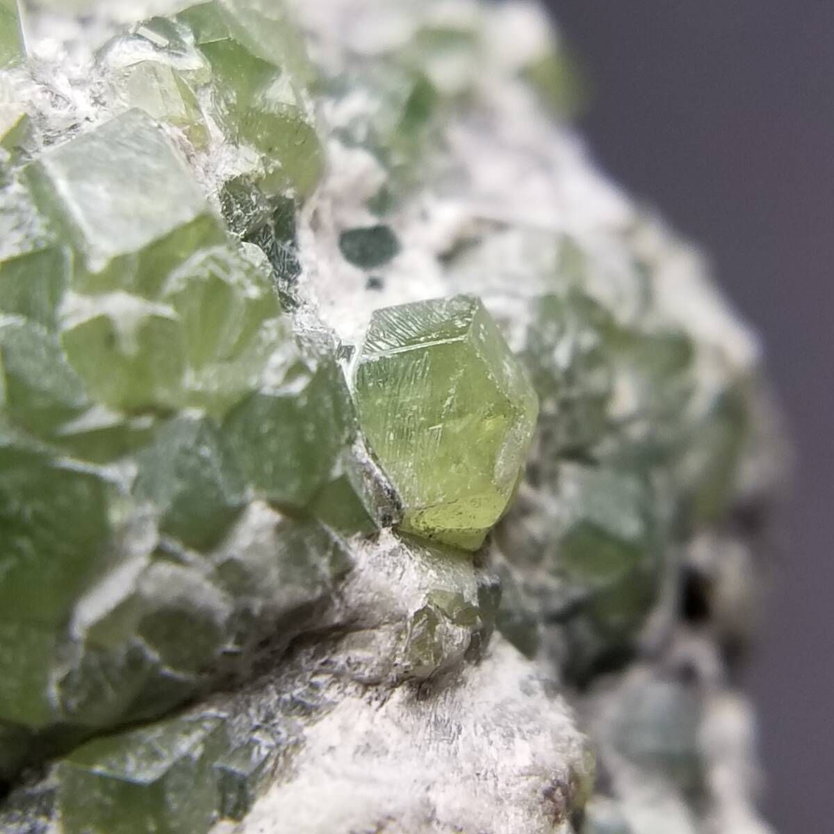 パキスタン産 デマントイドガーネット クリスタル クラスター 鉱物