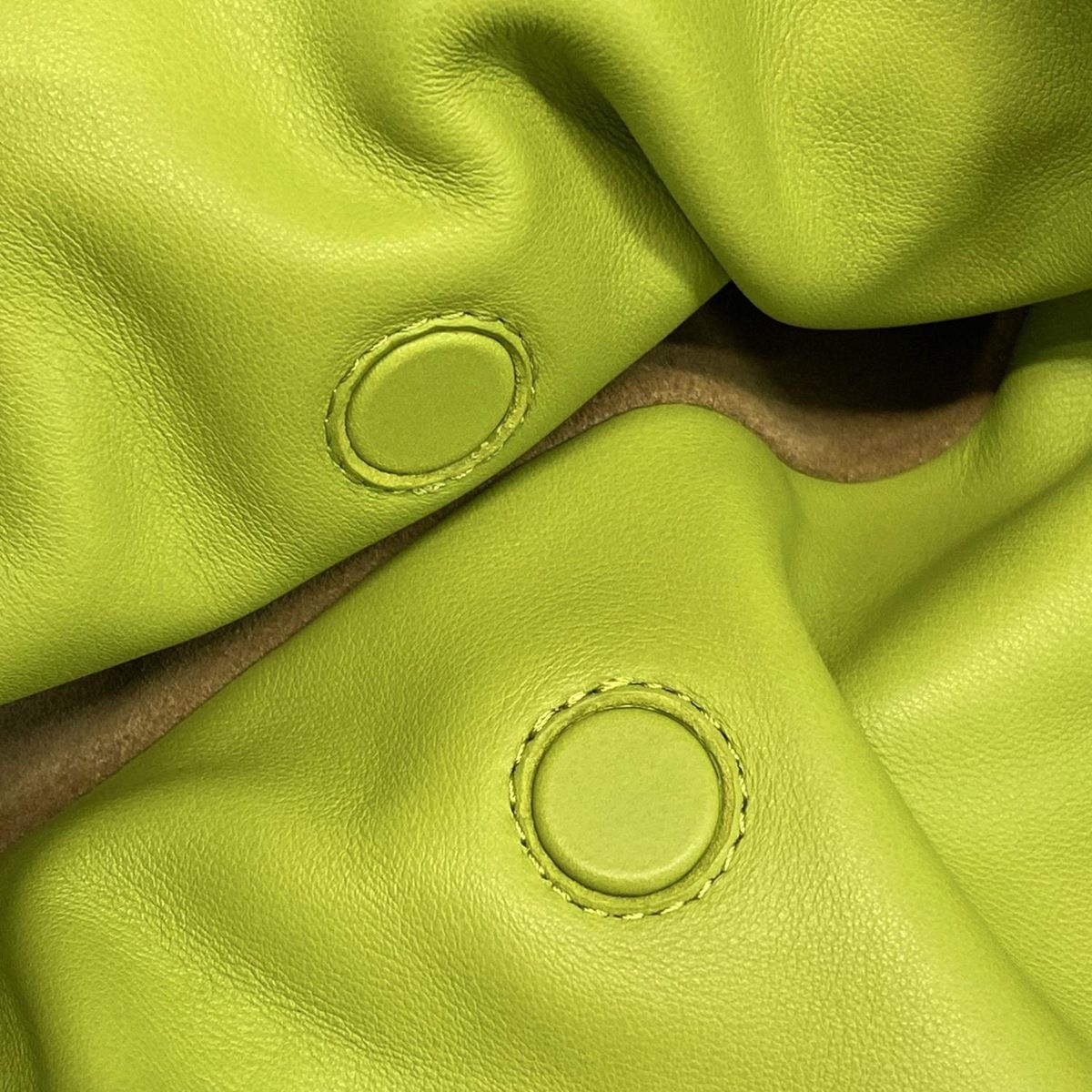 ライトグリーン