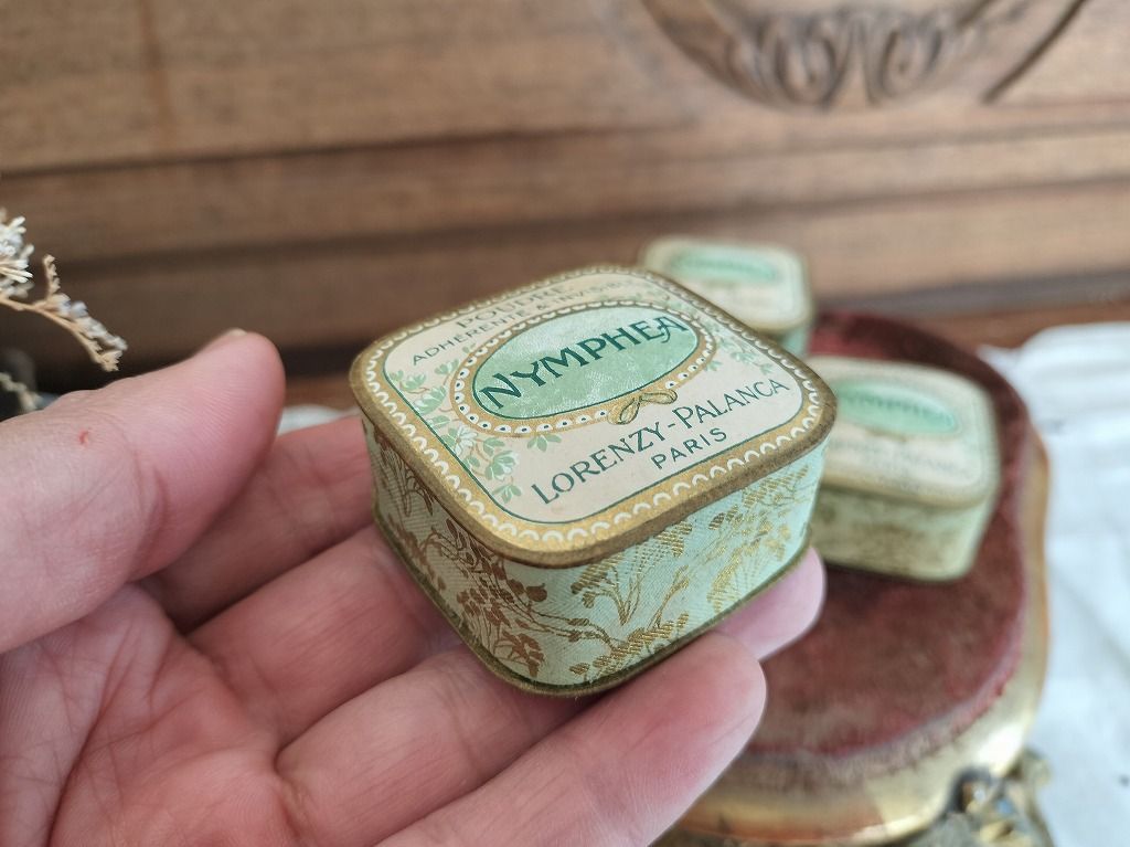 フランス アンティーク 素敵な パウダーケース Nymphea Paris 紙箱 美