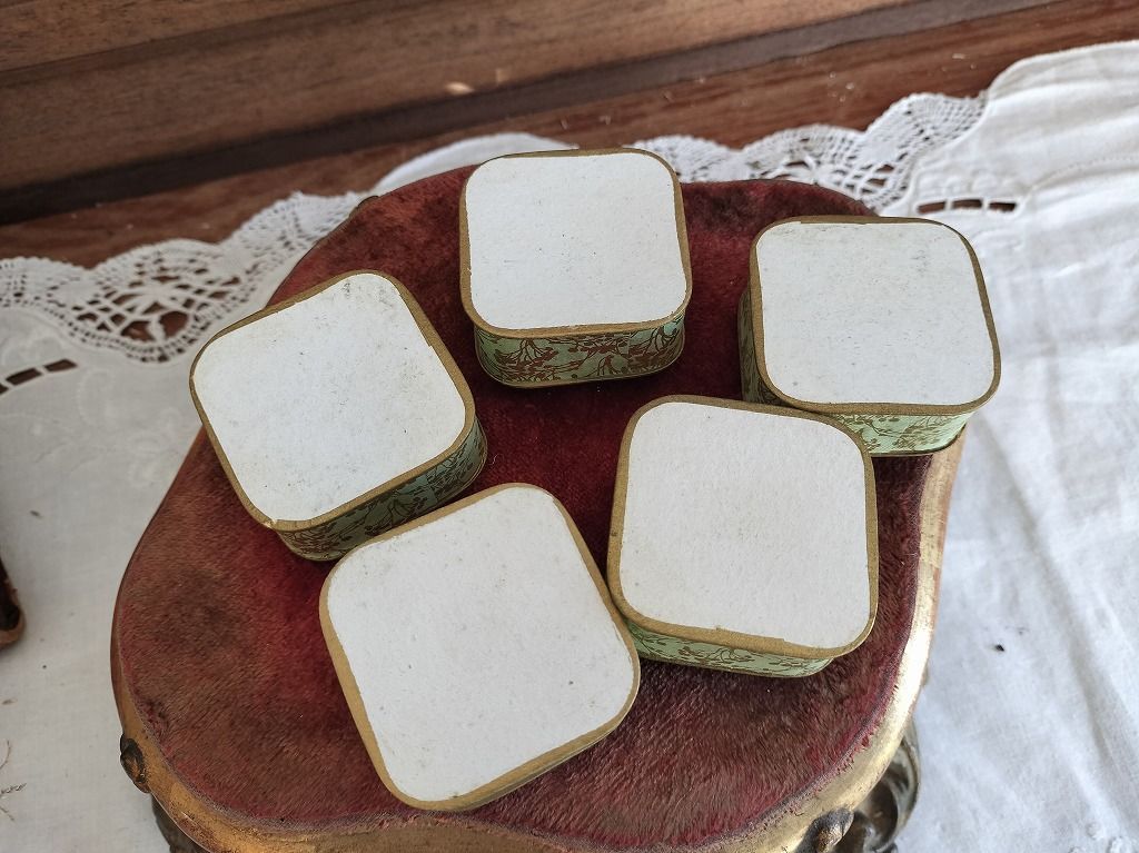 フランス アンティーク 素敵な パウダーケース Nymphea Paris 紙箱 美
