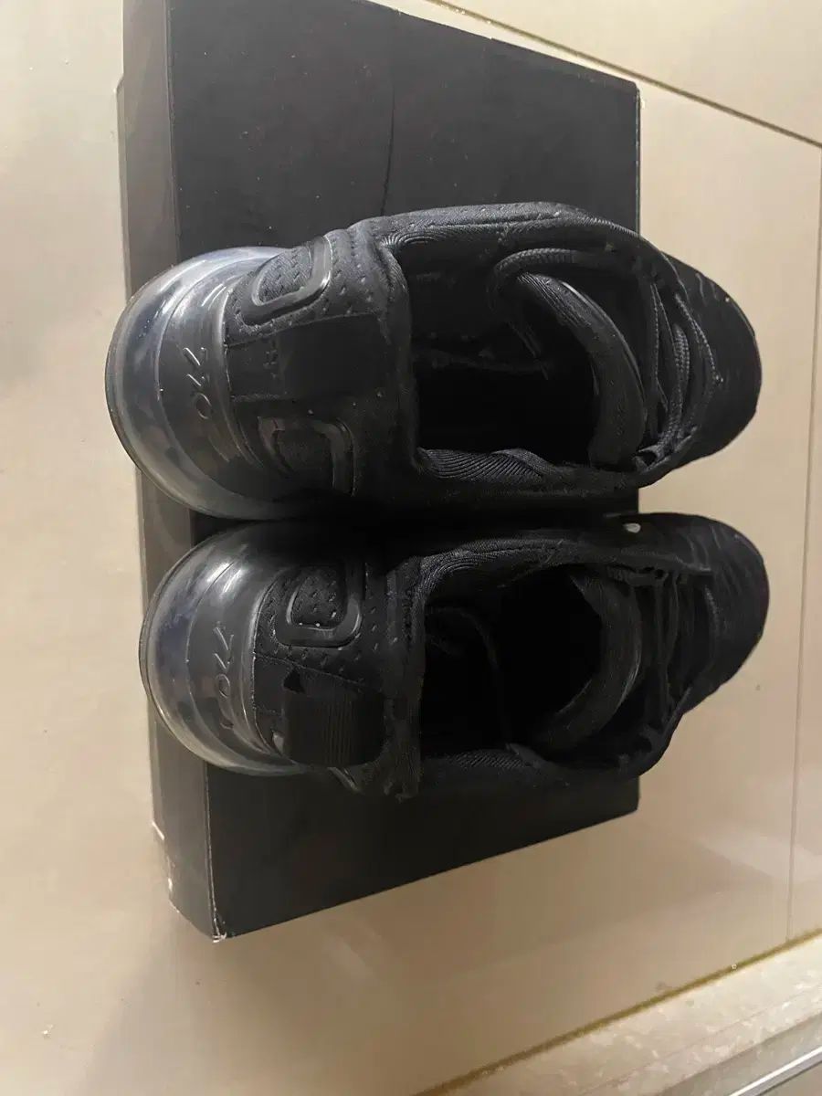 ナイキ エアマックス720 230 mm