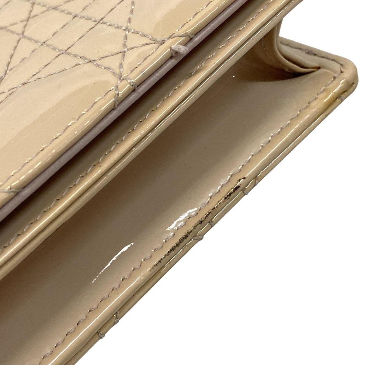 ピンクベージュ