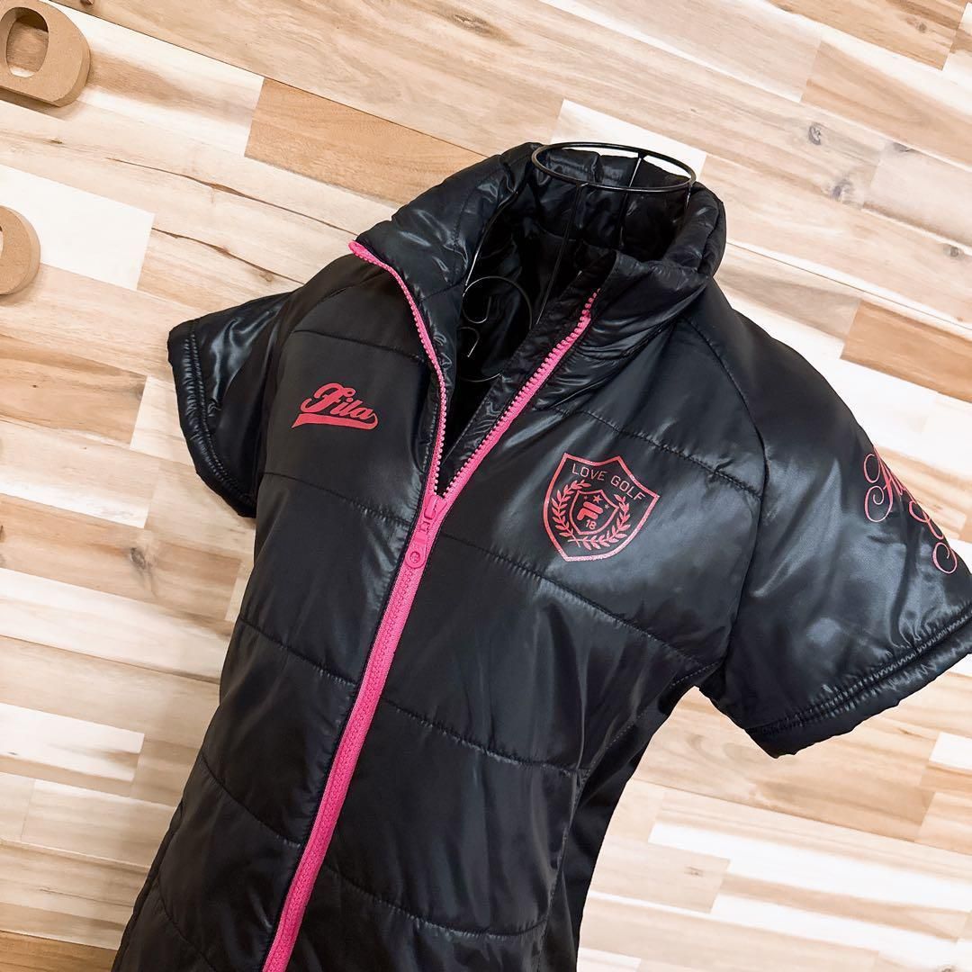 【フィラゴルフ】ジップアップ ゴルフ 中綿ワンピース ラメ ロゴ M 黒×ピンク フィラゴルフ】ジップアップ ゴルフ 中綿ワンピース ラメ ロゴ M 黒