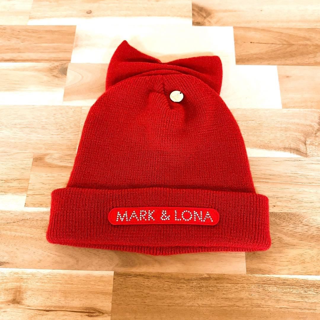 マークアンドロナ フェルト パッチ ロゴ リボン ニット帽 赤×金