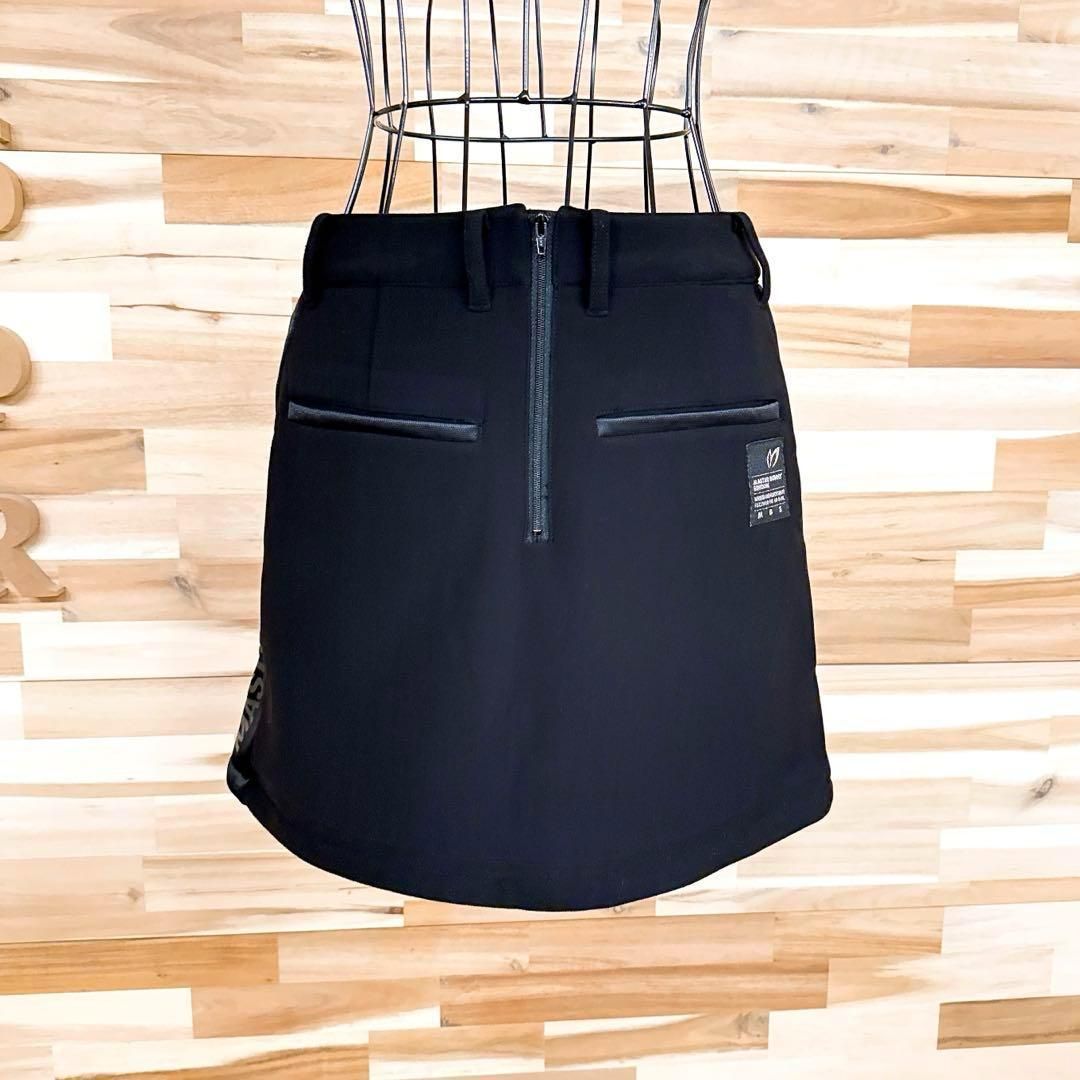 【マスターバニーエディション】サイド ビッグロゴ スカート 裏起毛ゴルフ 黒×銀 マスターバニーエディション】サイド ロゴ 裏起毛 ゴルフ スカート 黒