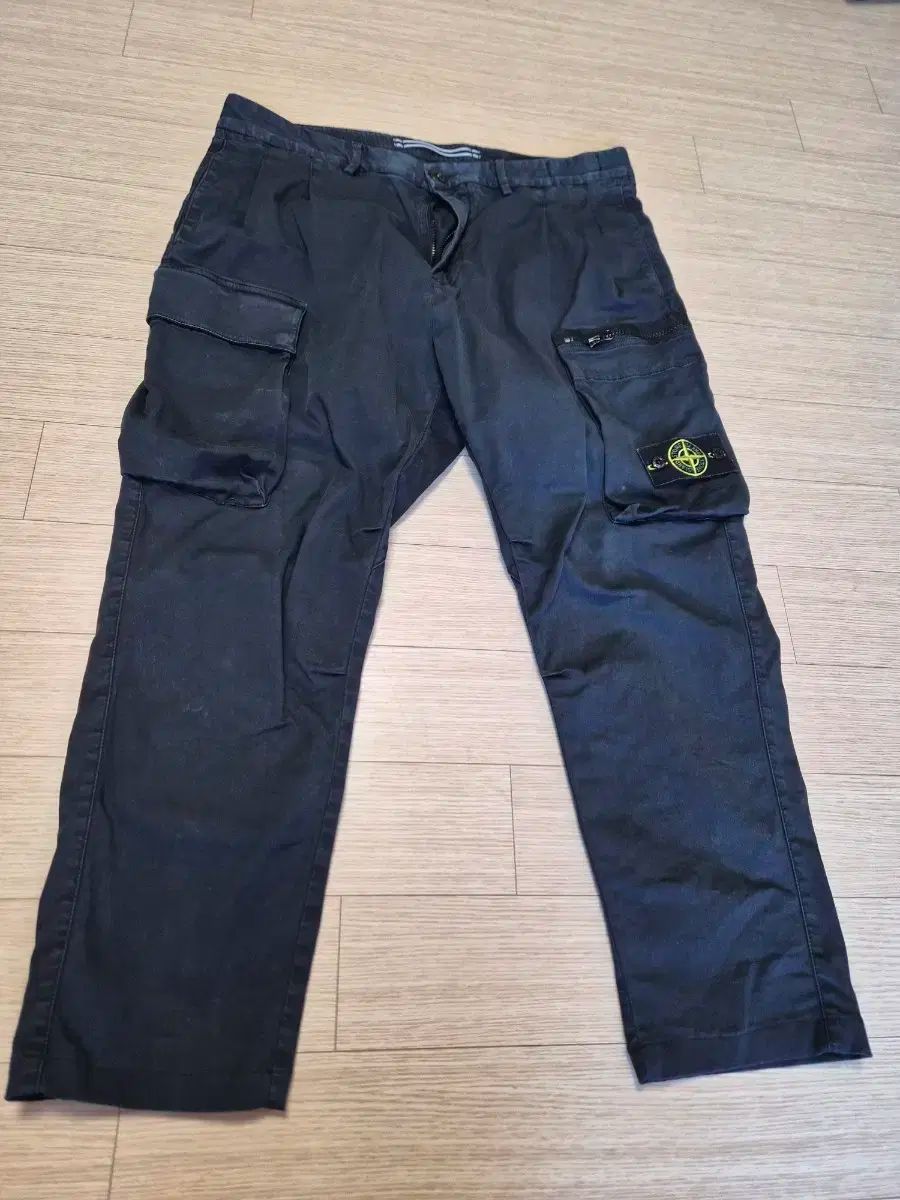 STONE ISLAND ストーンアイランド ズボン