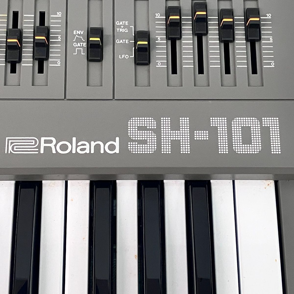 アナログモノフォニック シンセサイザー