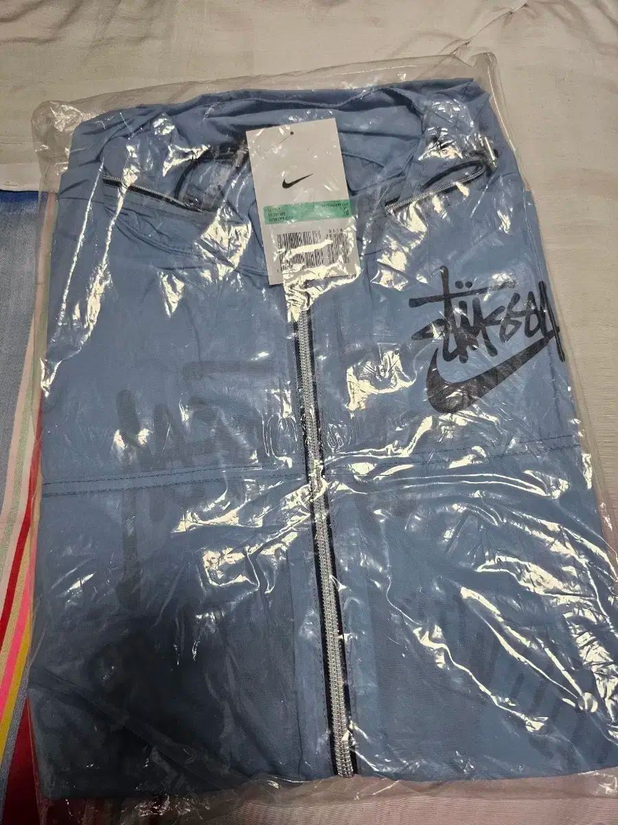 ナイキ STUSSY コラボ ウィンドブレーカー ブルー