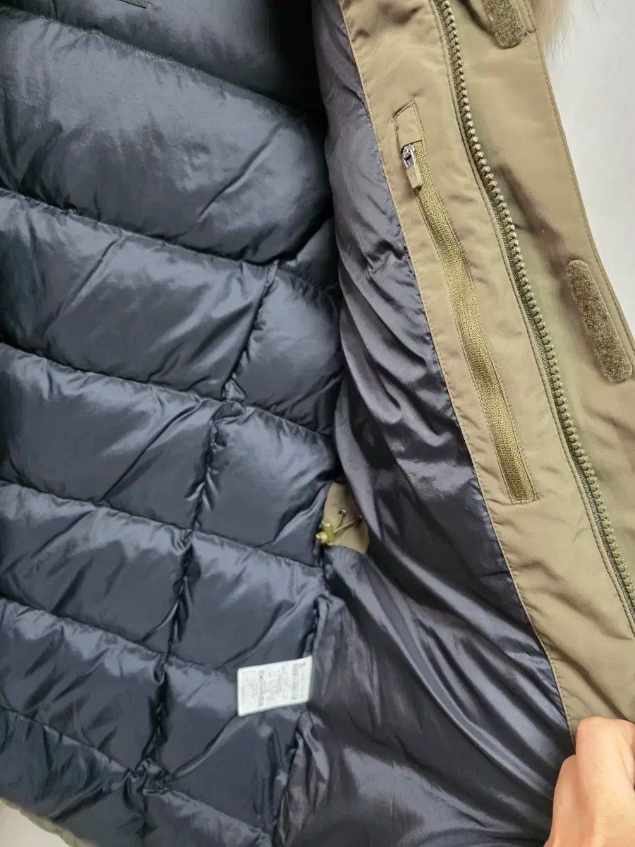 オリーブ色 レディース