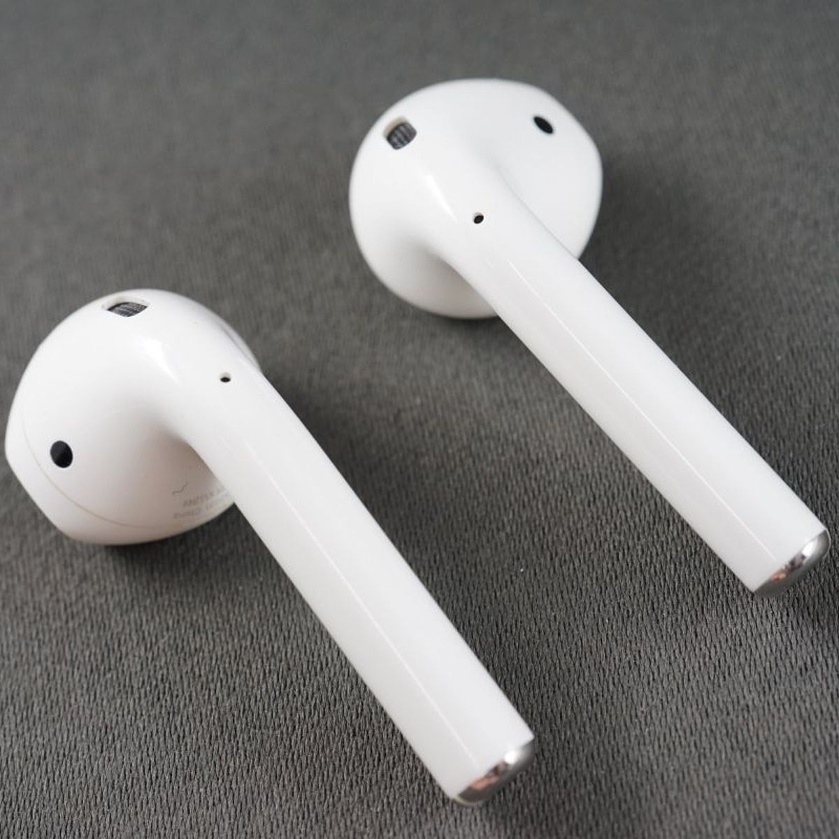 air pods MV7N2JA 美品 中古】AirPods 第2世代 with Charging Case MV7N2J／A [2133045782230