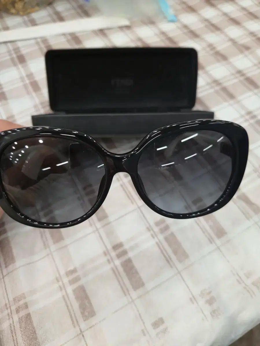 FENDI フェンディ サングラス ブラック ケース 含む