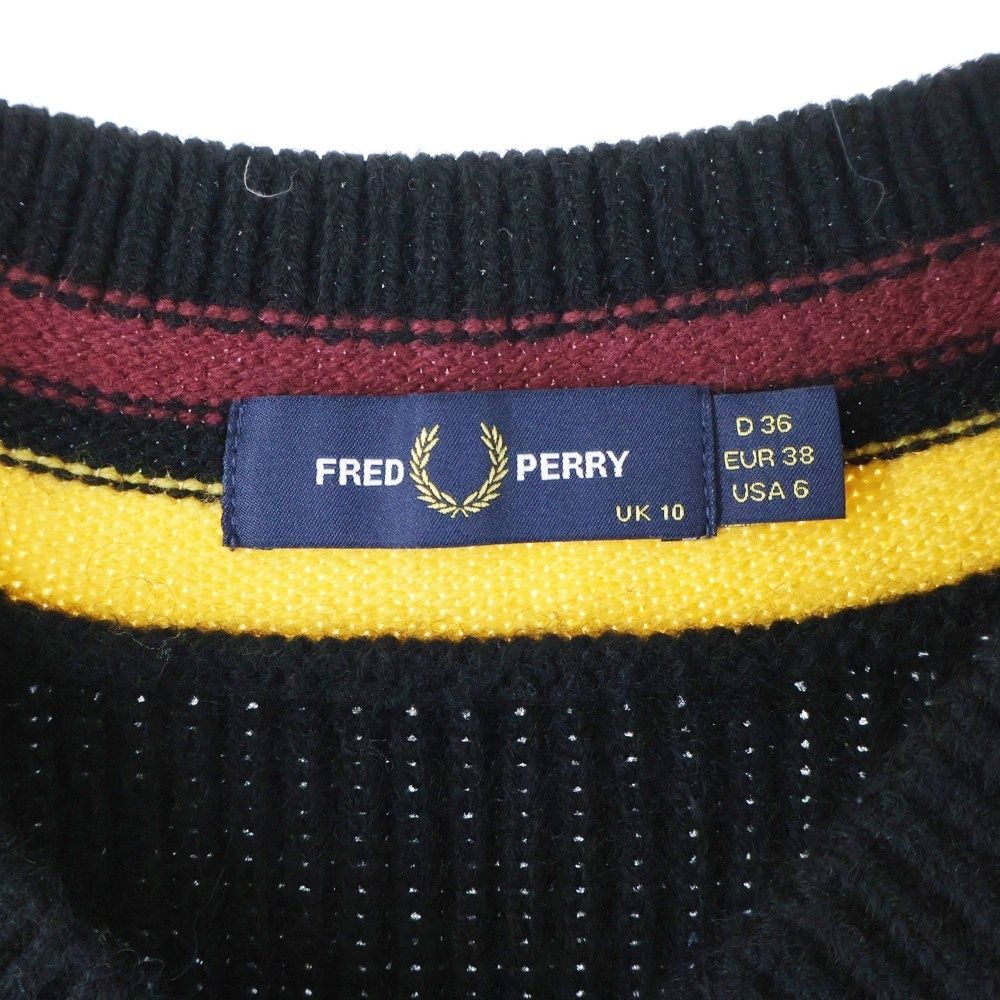  FRED PERRY フレッドペリー フロント刺繍ロゴ Vネックニットベスト レディース ブラック FZ 7230 ベスト ジレ ビスチェ トップス