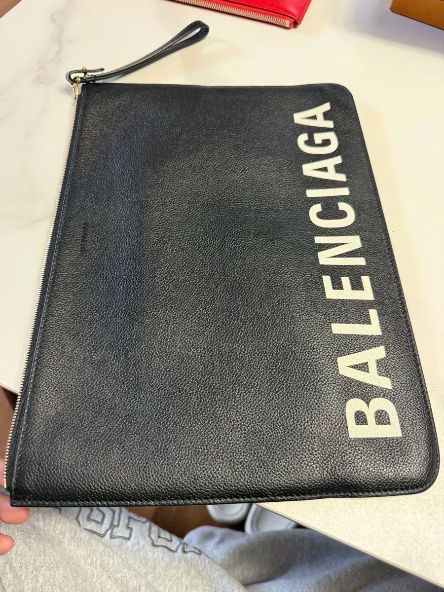 バレンシアガ クラッチバッグ