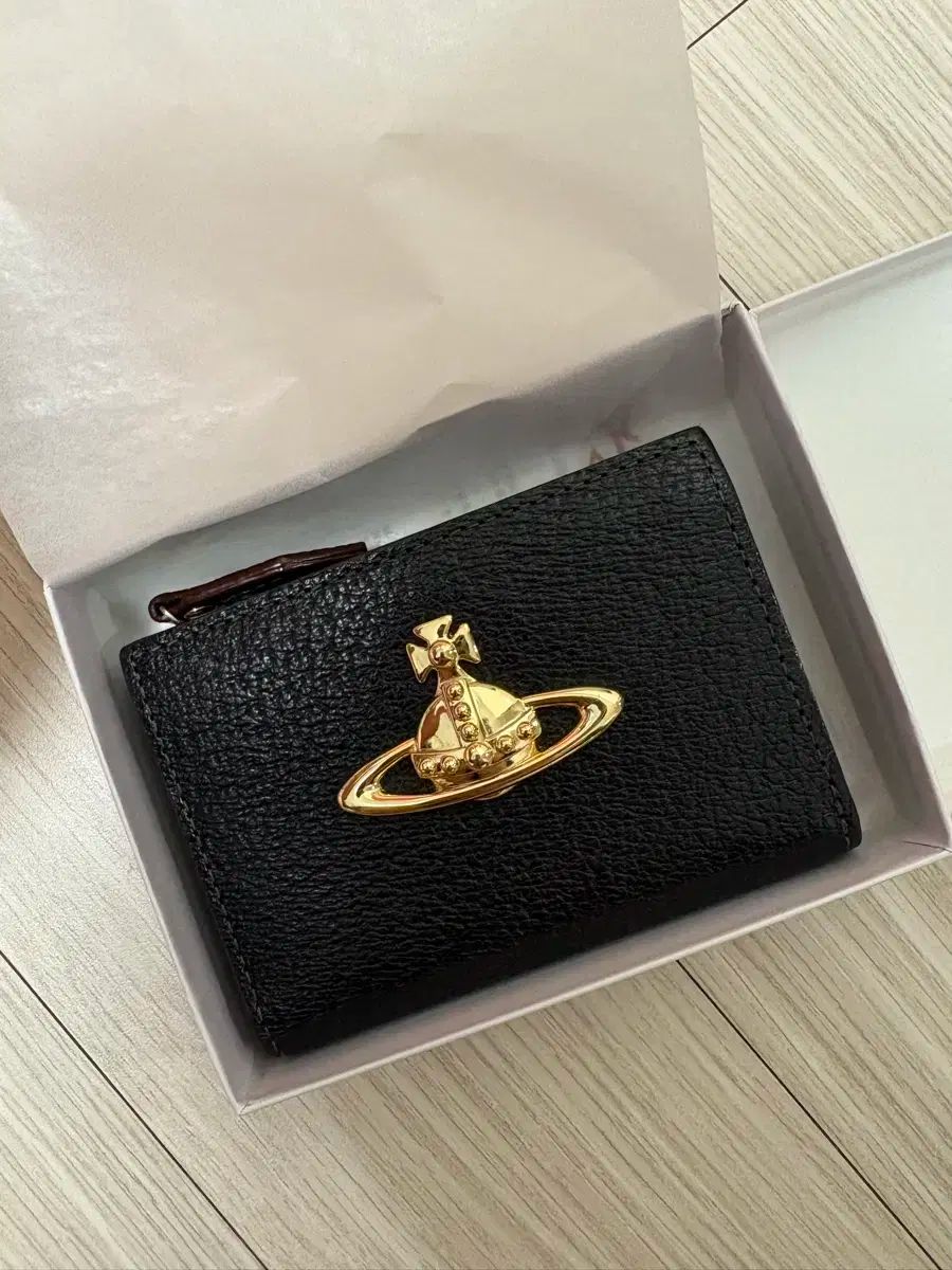 Vivienne Westwood ヴィヴィアン ウエストウッド ブラック 二つ折り財布 ゴールド ロゴ