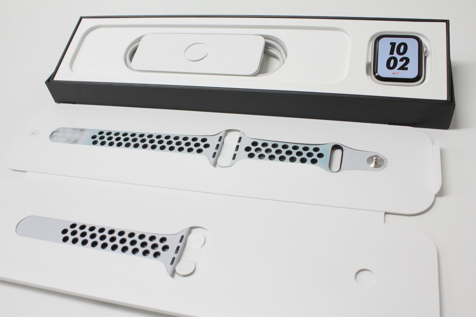 Apple Watch Nike SE 第1世代 GPS 40mm A2351 MKQ23J A ④