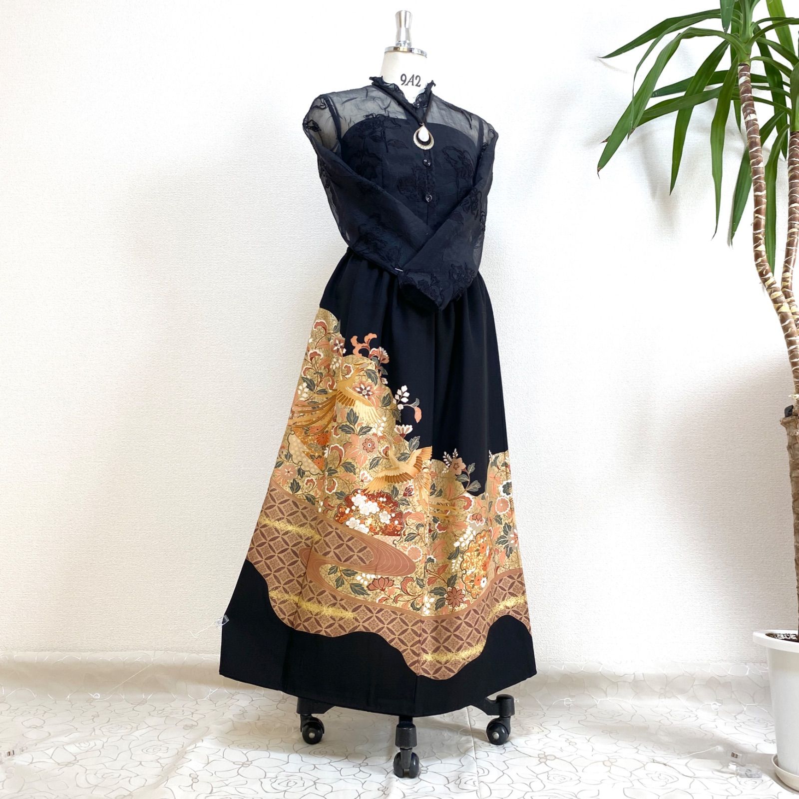 大人 セレブ着物スカートフリーサイズ1点物黒留袖着物リメイクウエストゴムロングスカートフリーサイズ みハンドメイドNO.5850