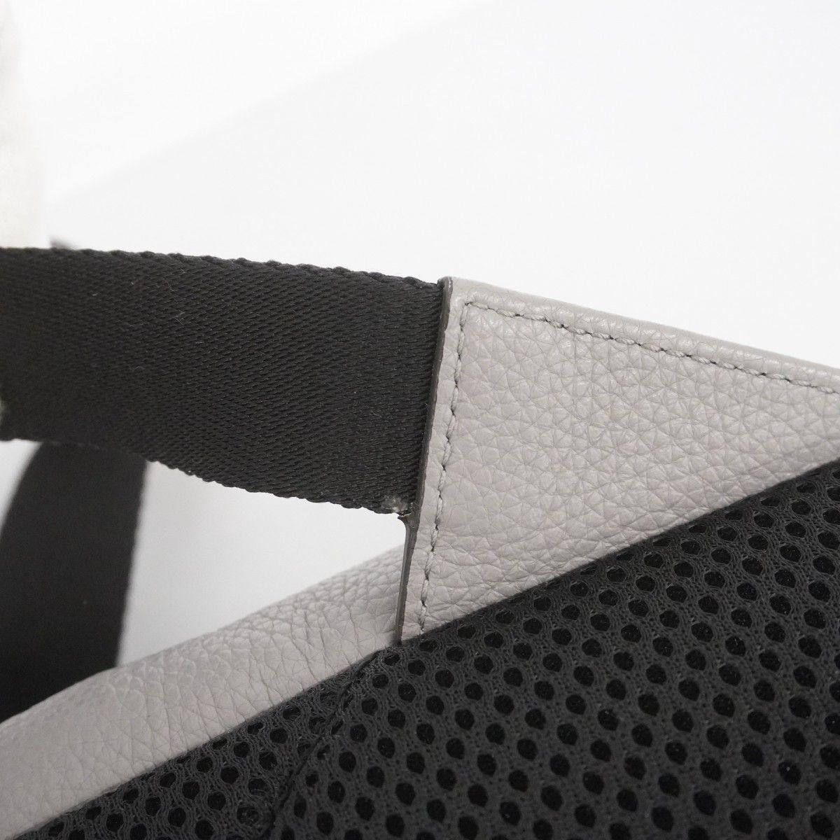 シャンパンゴールド金具