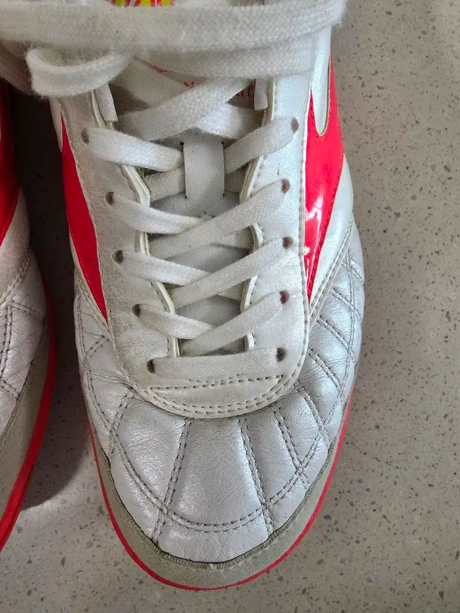 ミズノ モレリア サラ ジャパン 255 JP サイズ