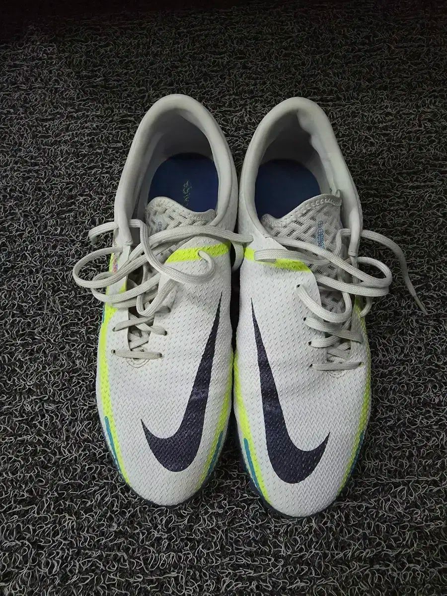 ナイキ FANTOM プロ サッカーシューズ 265