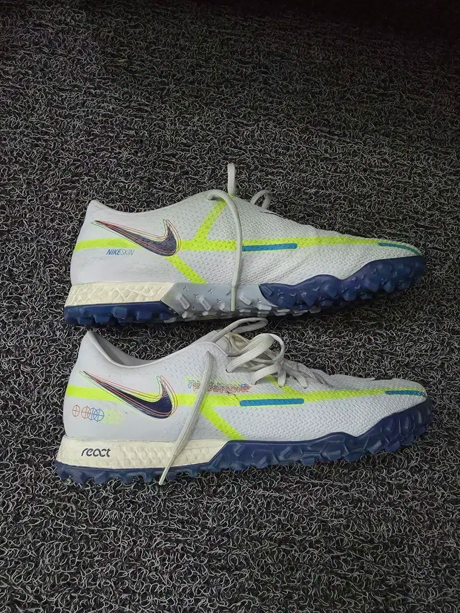 ナイキ FANTOM プロ サッカーシューズ 265