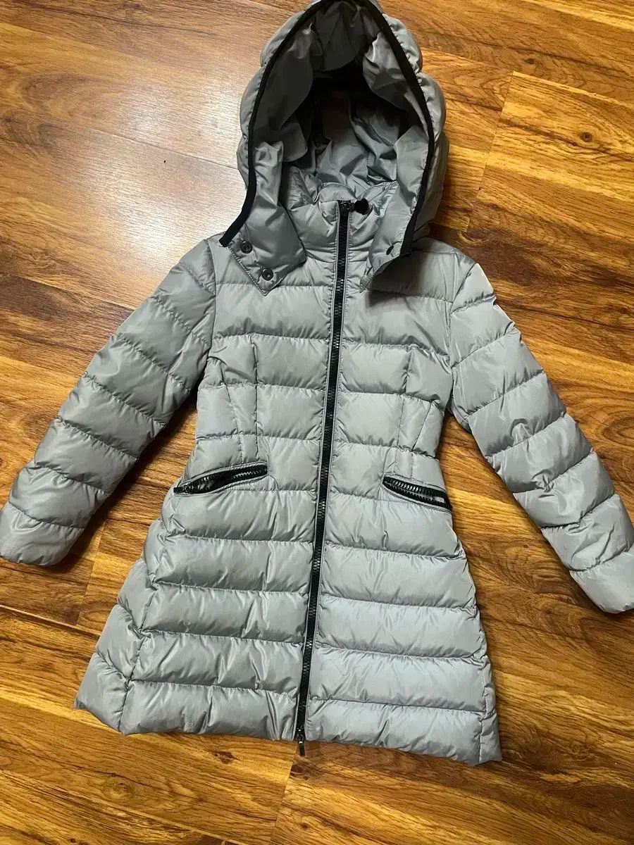 モンクレール レディース 女の子 キッズ ダウン シャーパル 6 Y