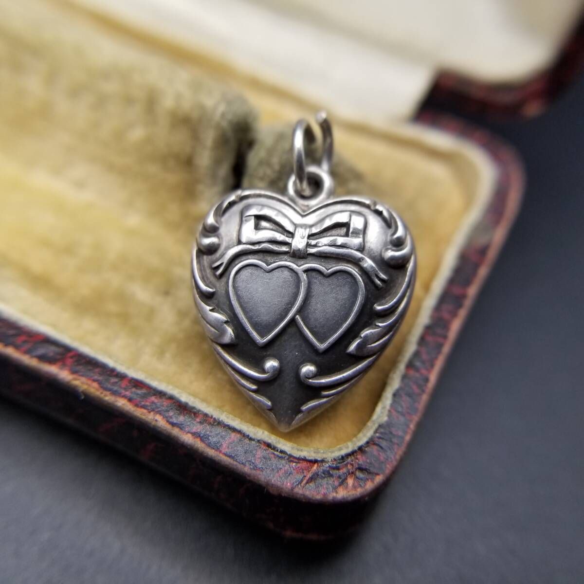 WWII期 ヴィンテージ スウィートハートジュエリー ダブルハート リボン チャーム 925 シルバー ペンダントヘッド 銀 ネーム彫金 Lou Y25-D