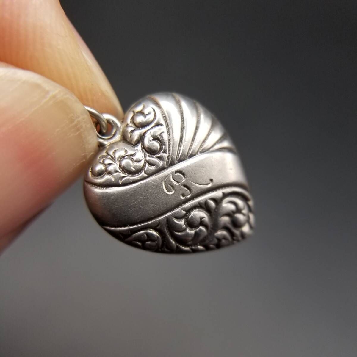 イニシャルレター R