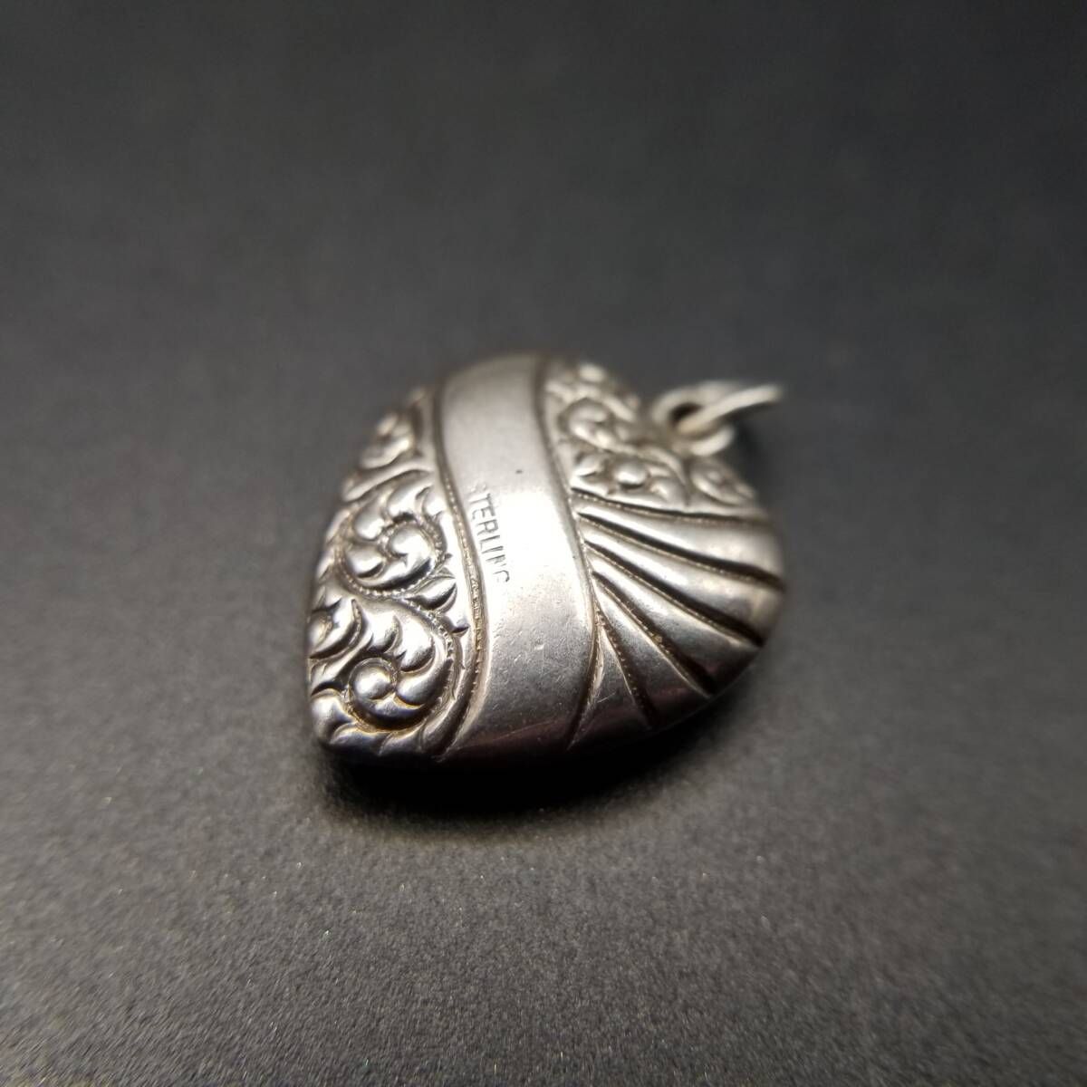  WWII期 ヴィンテージ スウィートハートジュエリー アールヌーヴォー チャーム 925 シルバー ペンダントヘッド 銀 イニシャルレター R Y 25-D チャーム アクセサリー