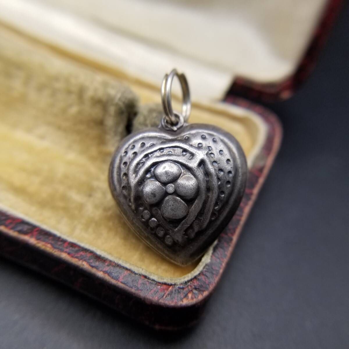 ホースシュー 小花 ぷっくり ヴィンテージ パフィーハート 925 シルバー チャーム ペンダントヘッド 銀 レトロ Y25-E