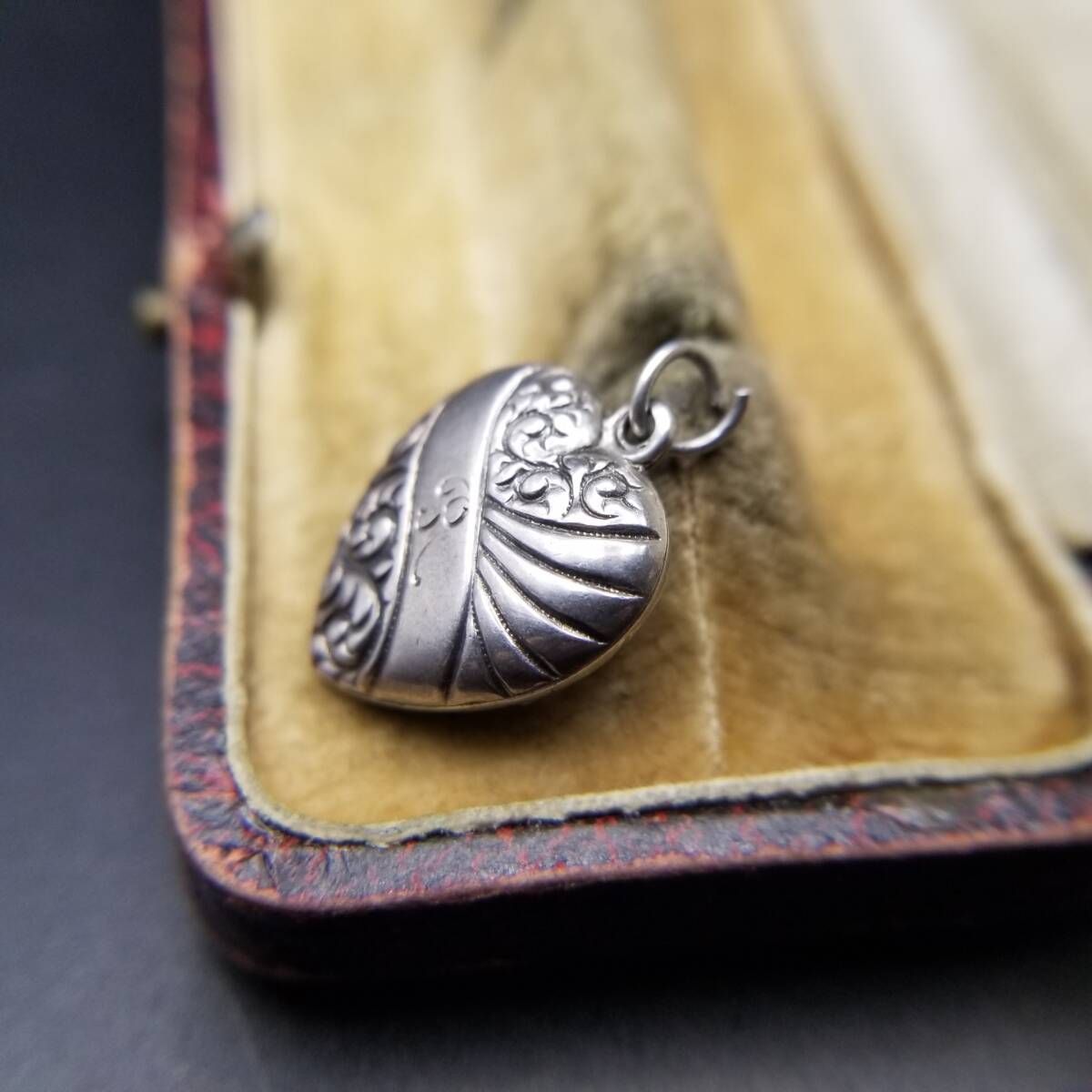 WWII期 ヴィンテージ スウィートハートジュエリー アールヌーヴォー チャーム 925 シルバー ペンダントヘッド 銀 イニシャルレター R Y 25-D