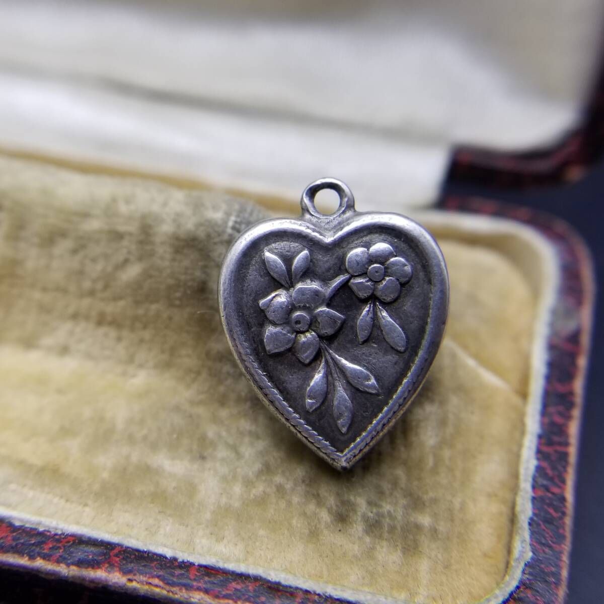 WWII期 ヴィンテージ スウィートハートジュエリー 2輪のお花 チャーム 925 シルバー ペンダントヘッド 銀 ネーム彫金 Pearl Y25-E