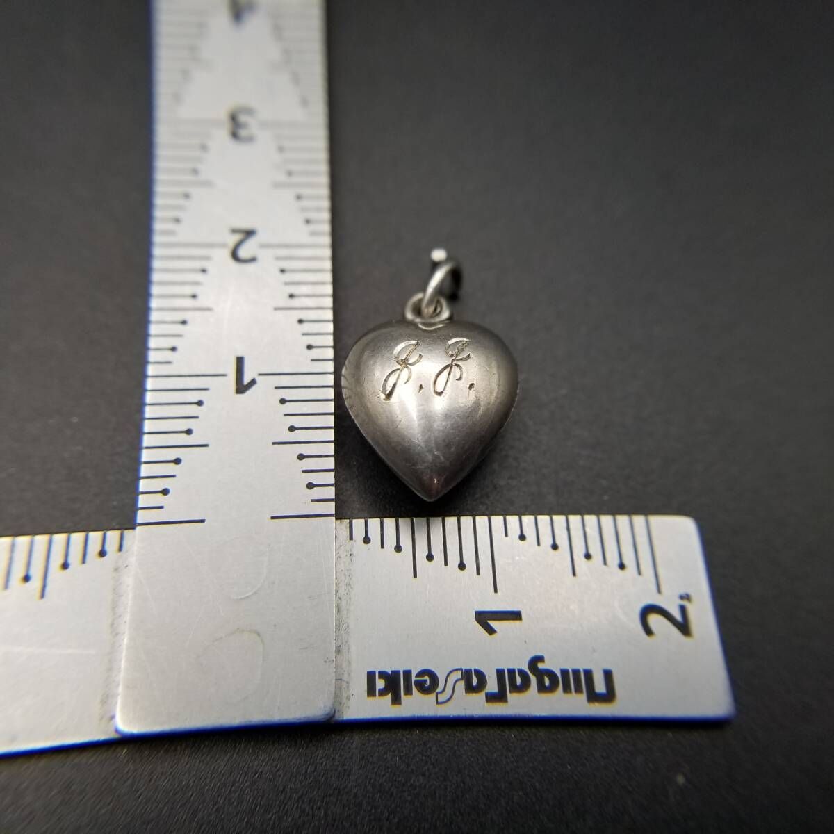 WWII期 ヴィンテージ スウィートハートジュエリー イニシャル彫金 J.J