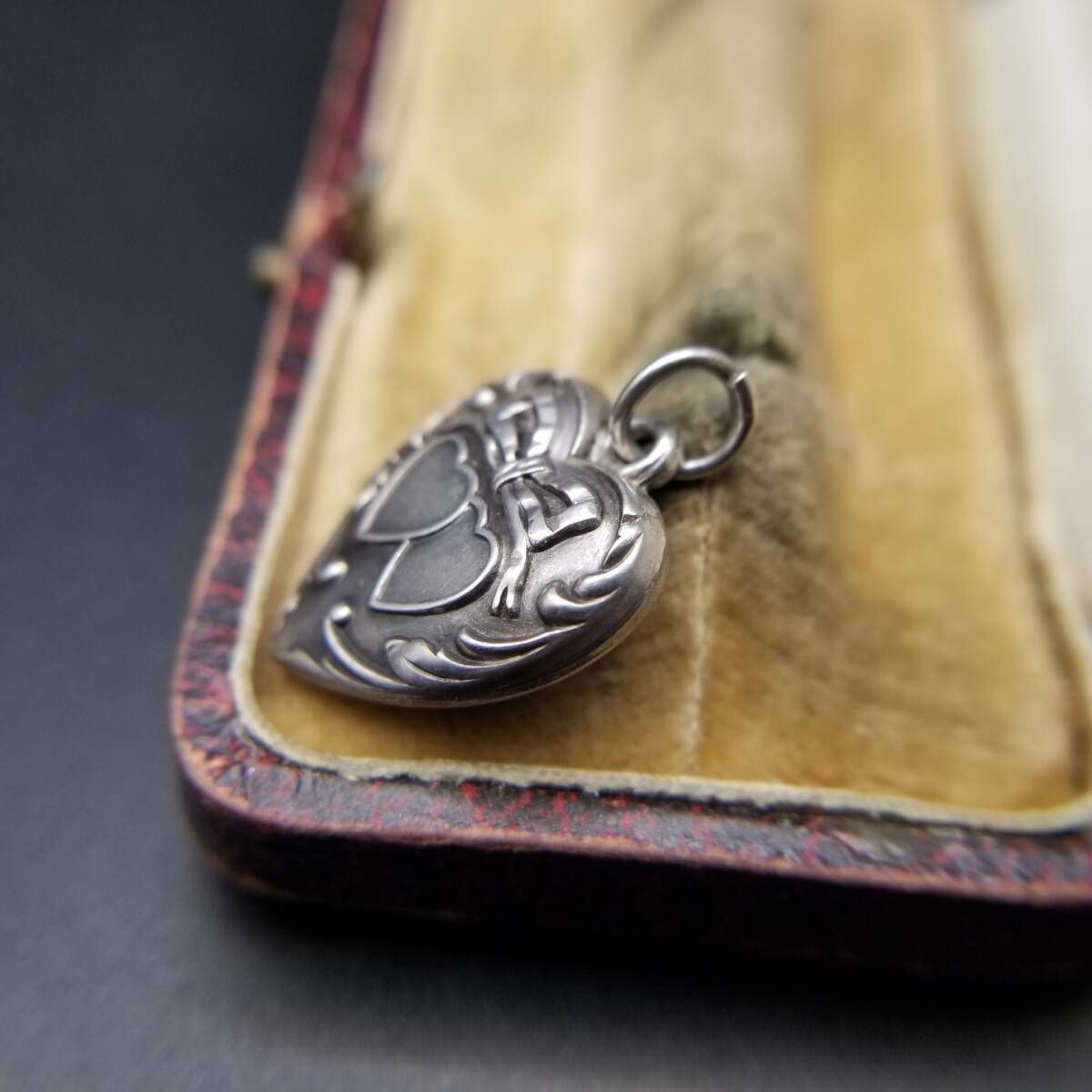 WWII期 ヴィンテージ スウィートハートジュエリー ダブルハート リボン チャーム 925 シルバー ペンダントヘッド 銀 ネーム彫金 Lou Y 25-D