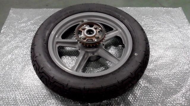 ナイトホーク250 MC 26 の リアホイール タイヤ