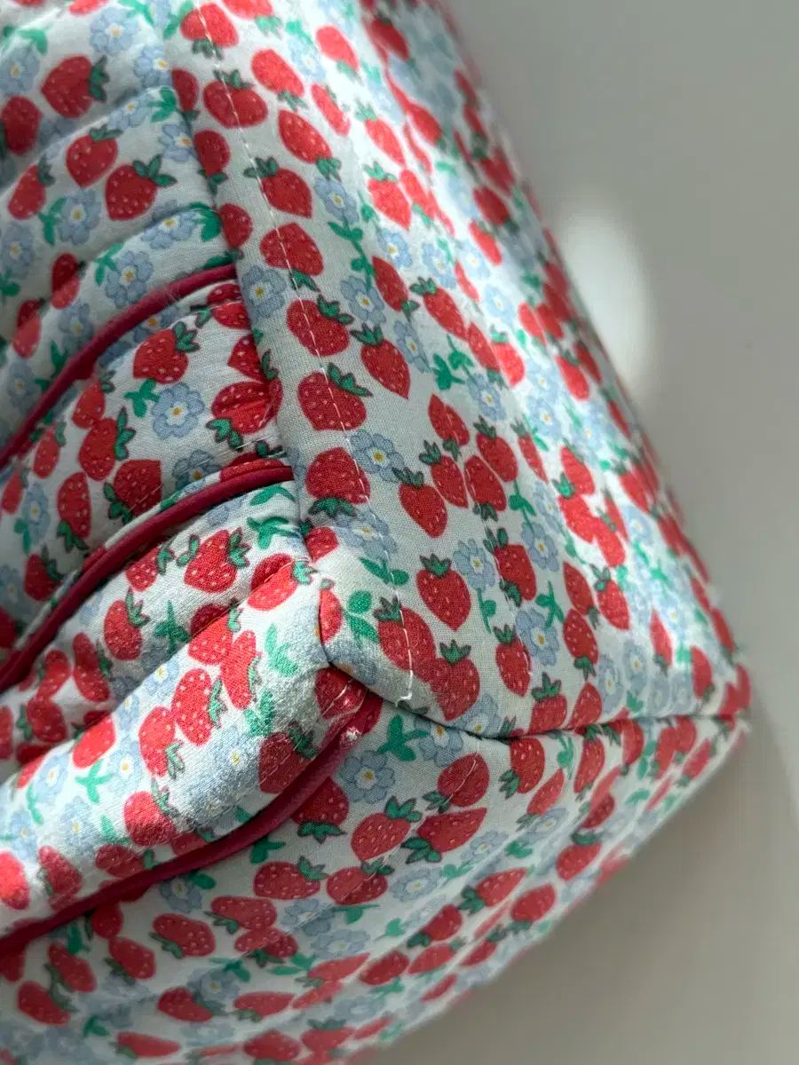 ストロベリー ダイパーバッグ