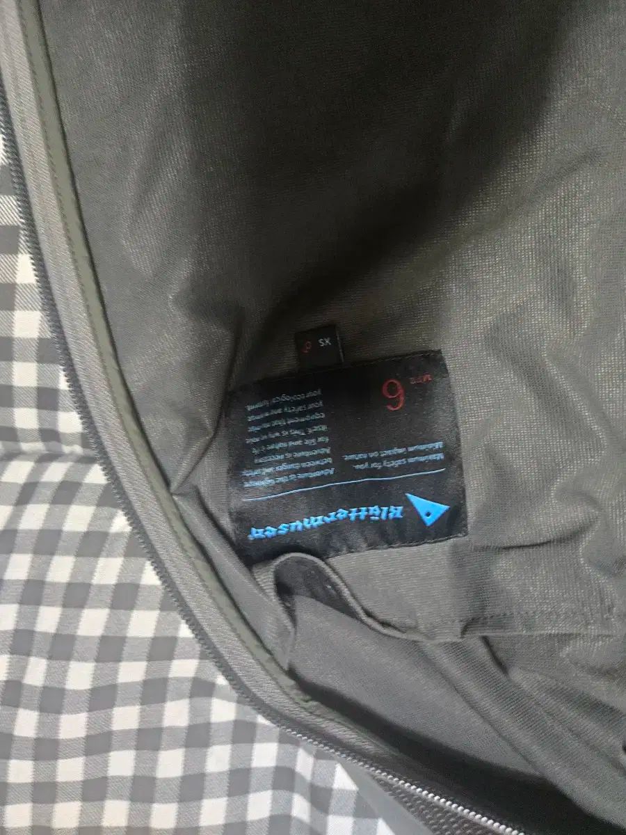 クレッタルムーセン ウィンドブレーカー