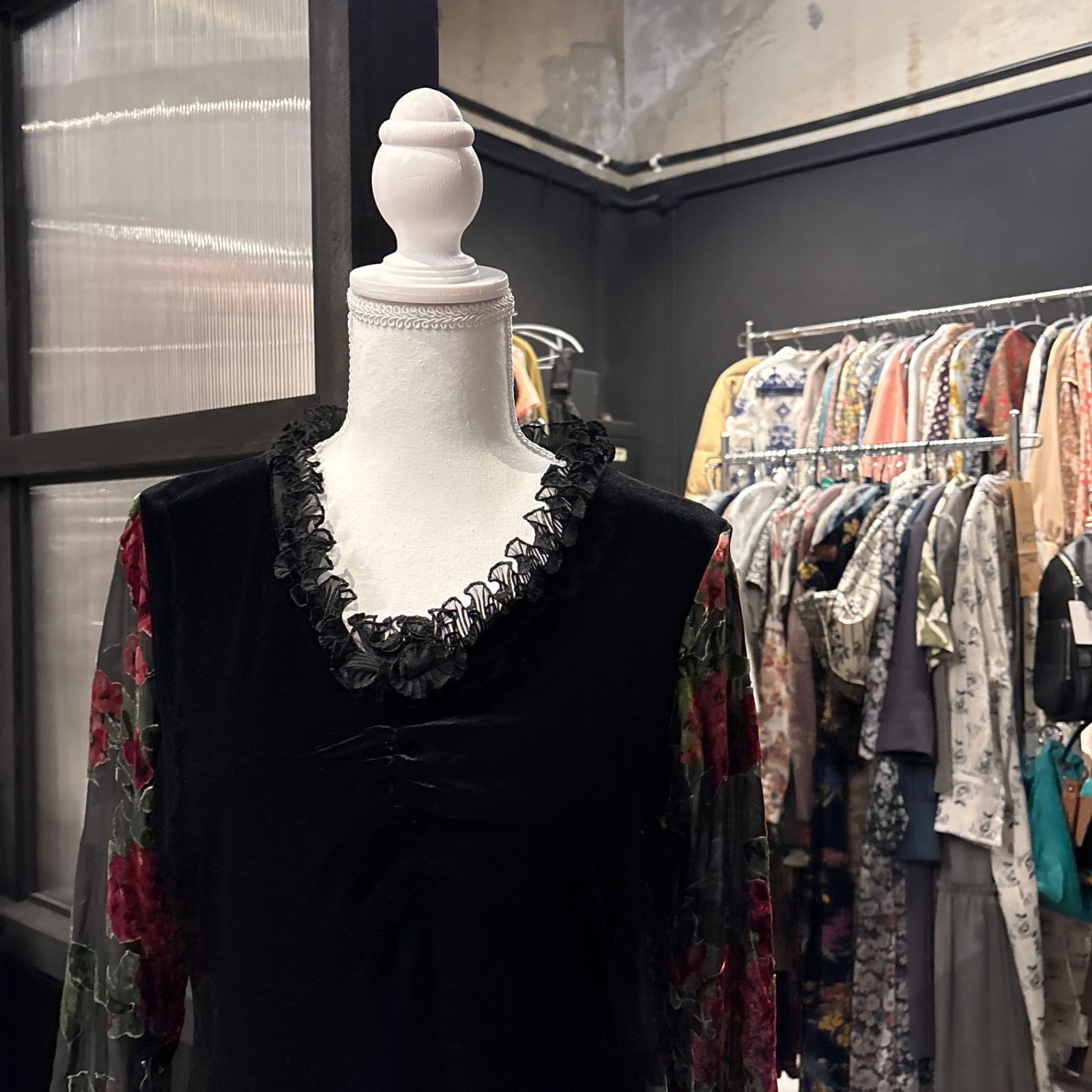 ローラアシュレイ LAURA ASHLEY 刺繡 花柄 総柄 ワンピース ロング ベロア フリル お呼ばれ デート オフィスカジュアル 食事会 dress ドレス LONG