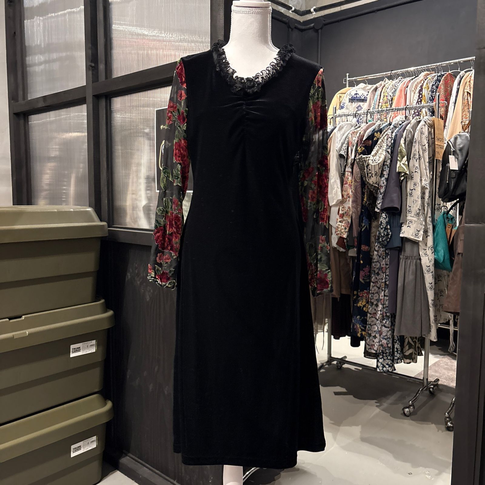 ローラアシュレイ LAURA ASHLEY 刺繡 花柄 総柄 ワンピース ロング ベロア フリル お呼ばれ デート オフィスカジュアル 食事会 dress ドレス LONG