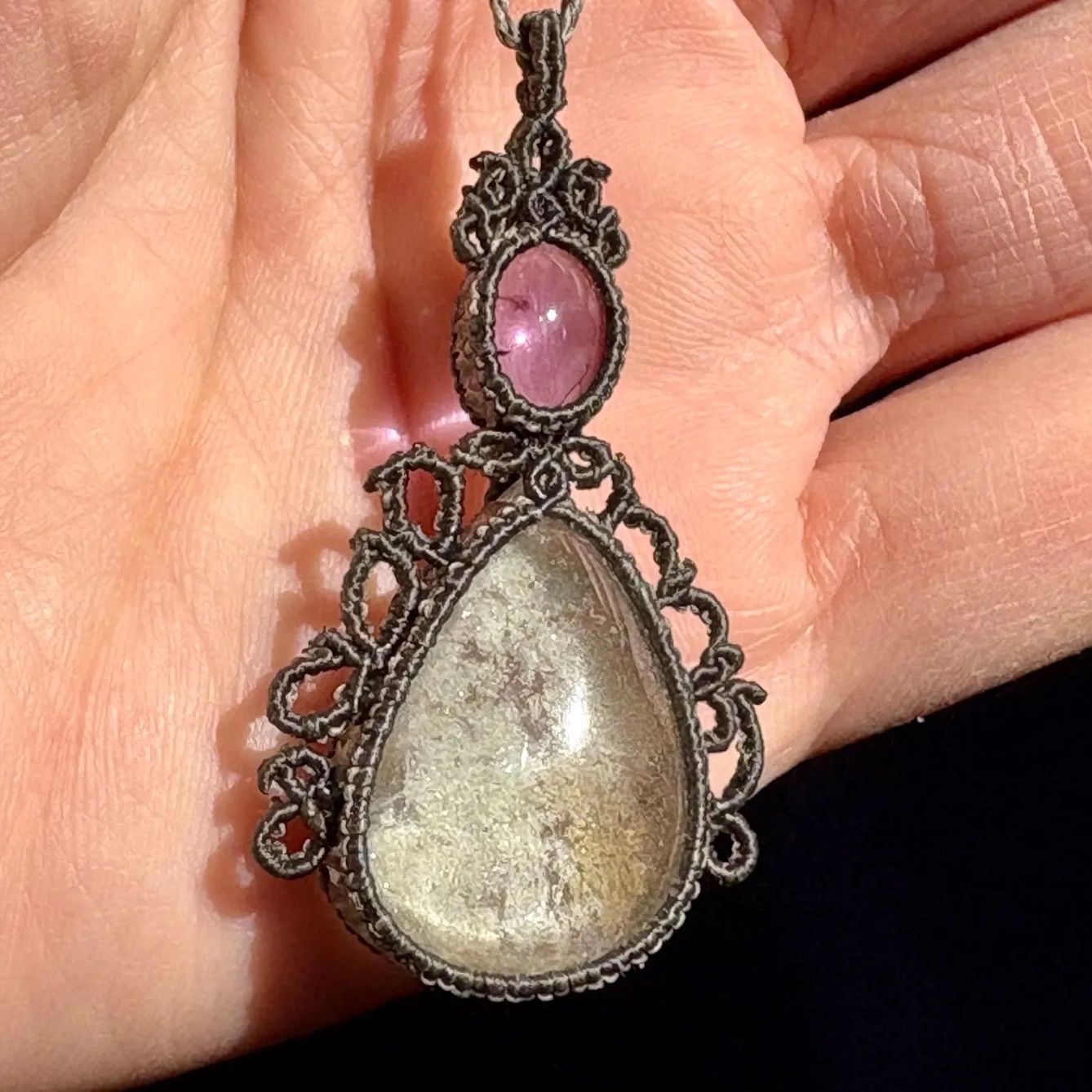 ホワイトガーデンクォーツ アメジストのマクラメネックレス