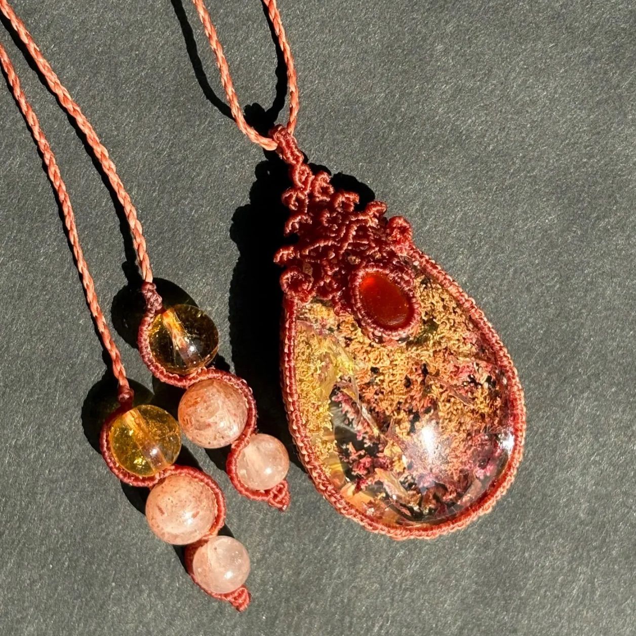 ガーデンクォーツ ガーネットのマクラメネックレス ネックレス ペンダント アクセサリー