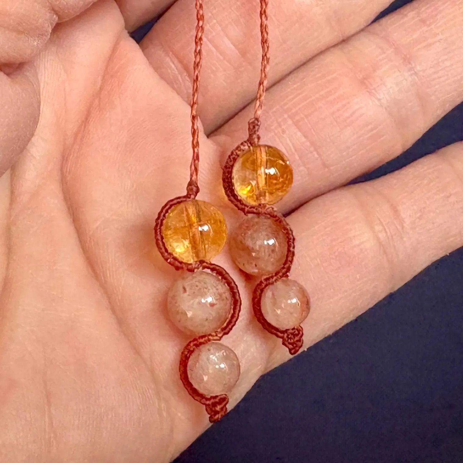 ガーネットのマクラメネックレス