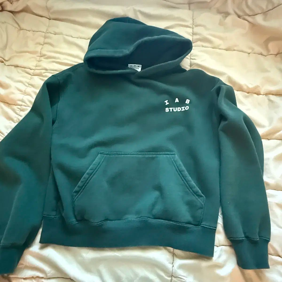 IAB Studio フーディーTシャツ