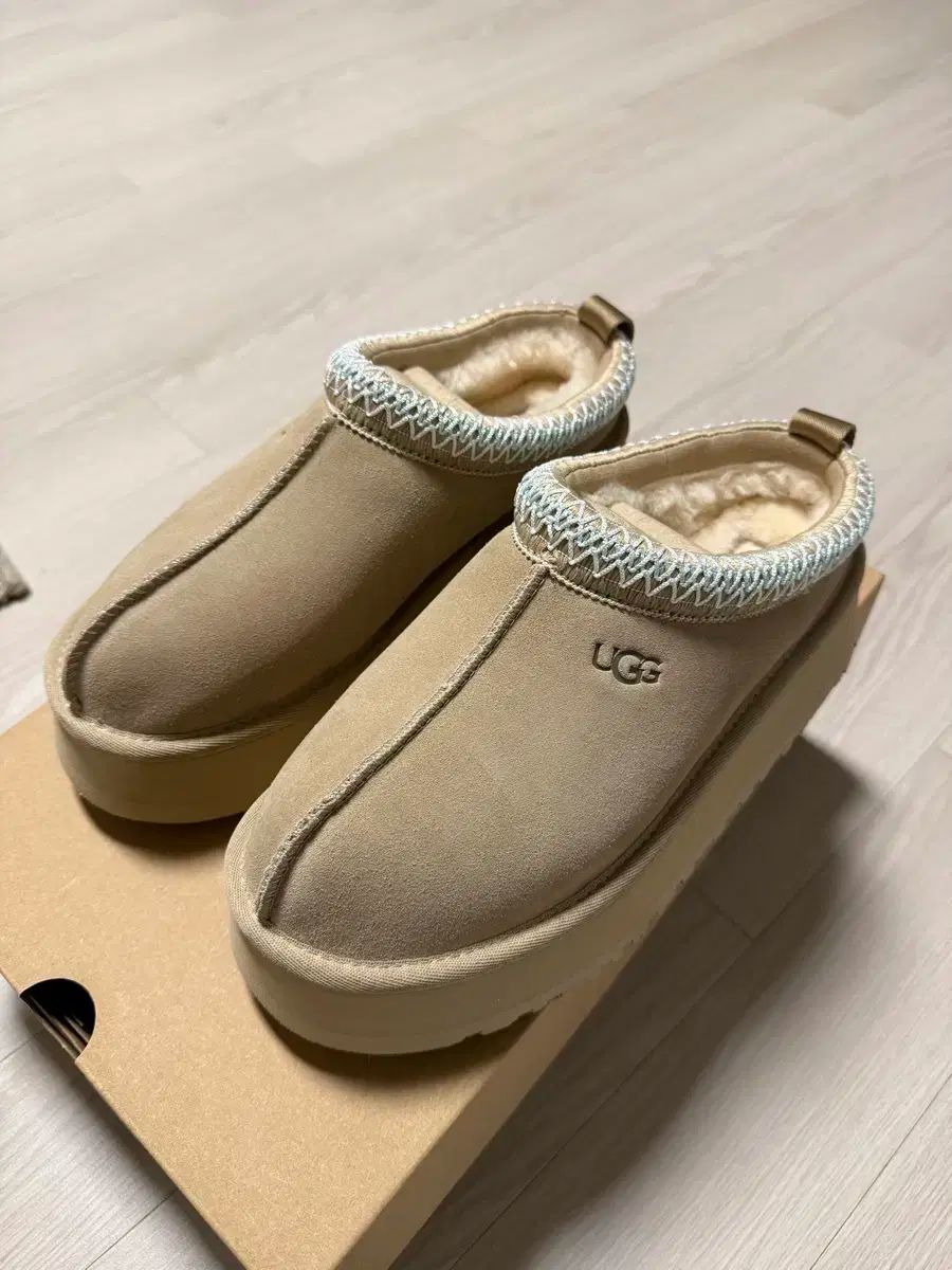 UGG タズ ウィメンズ Tazz II サンド 240 mm