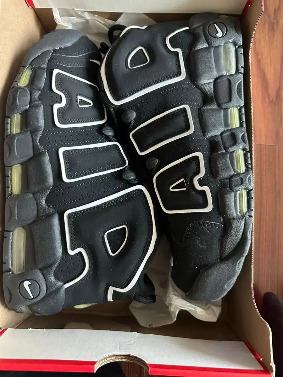 280 ナイキ エア モア アップテンポ ブラック280