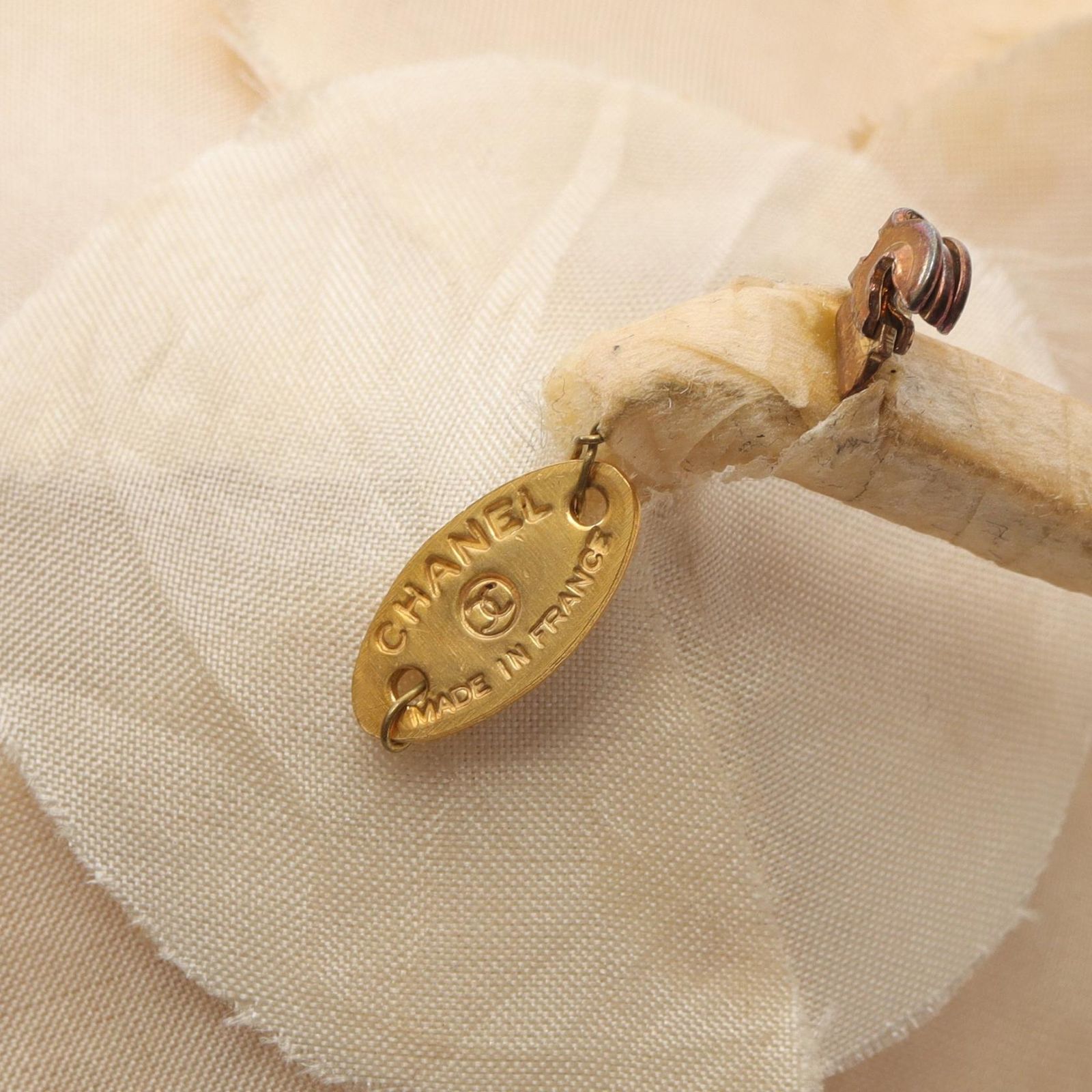 CHANEL カメリア ゴールドダブルCブローチ 新品未使用 CHANEL (シャネル) ヴィンテージ カメリア ブローチ | Cattleya Vintage
