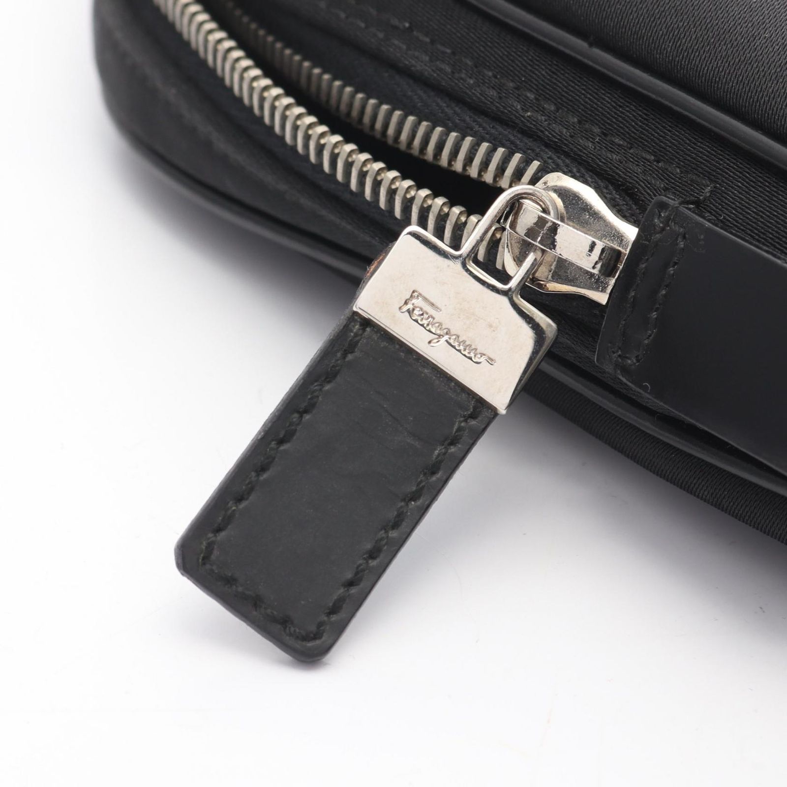 イニシアティブを持った サルヴァトーレフェラガモ Salvatore Ferragamo ハンドバッグ 21 1232 ブラック ナイロン レザー ショルダーバッグ レディース Used B 本当にお買い得です！