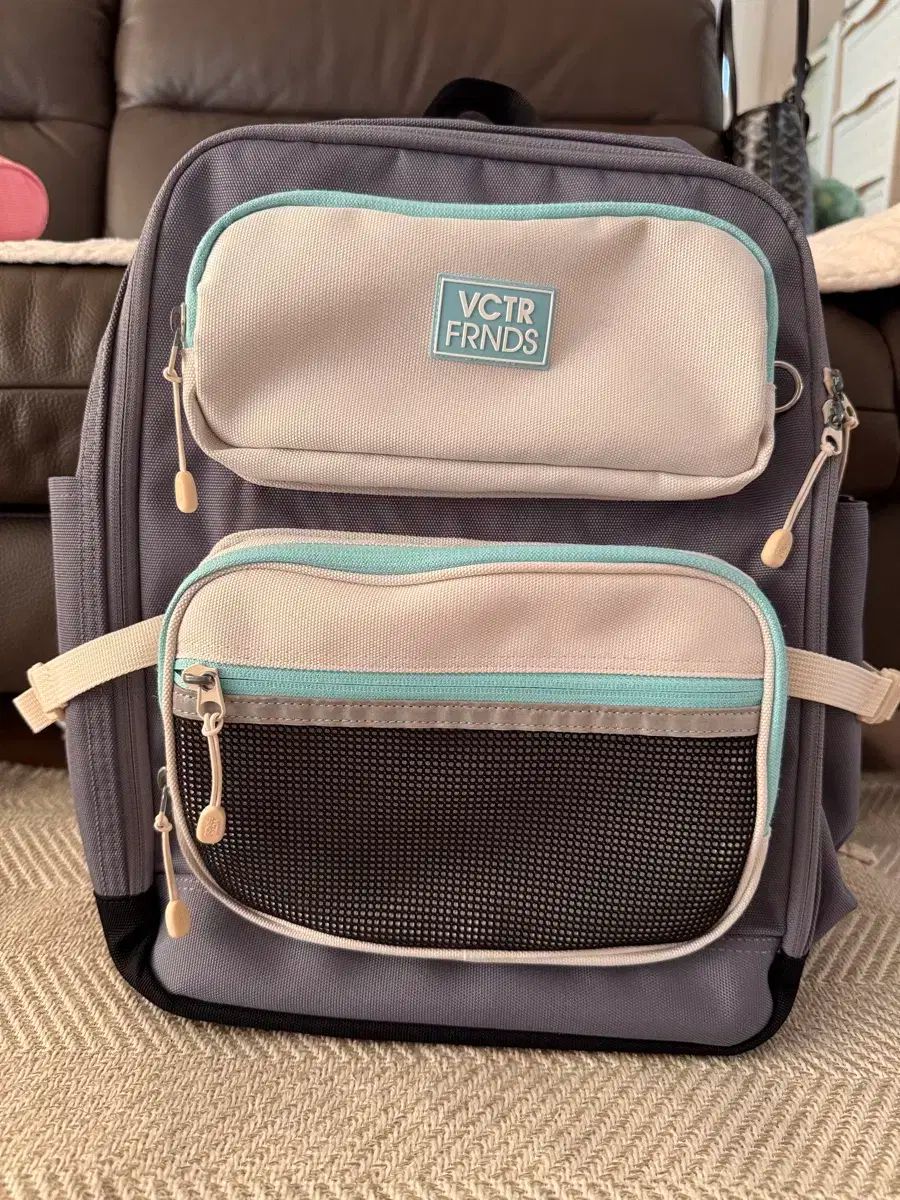 新品，品質保証 ヴィクトリアアンドフレンズ 本 その他