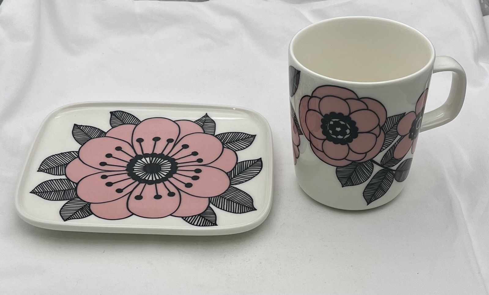 ▽marimekko マリメッコ プレート＆マグカップセット ピンク 00944