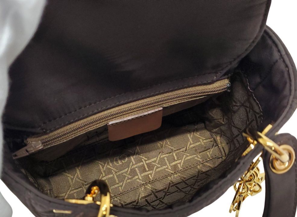 ベタ無 キャンバス