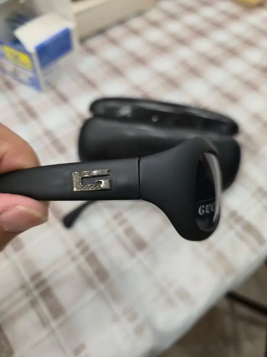 グッチ サングラス ブラック ケース 含む